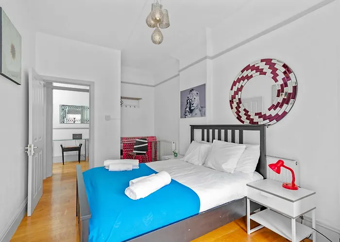 Brilliant 6 Bed Flat In London