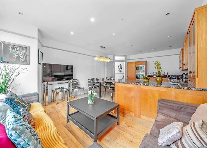 Brilliant 6 Bed Flat In London