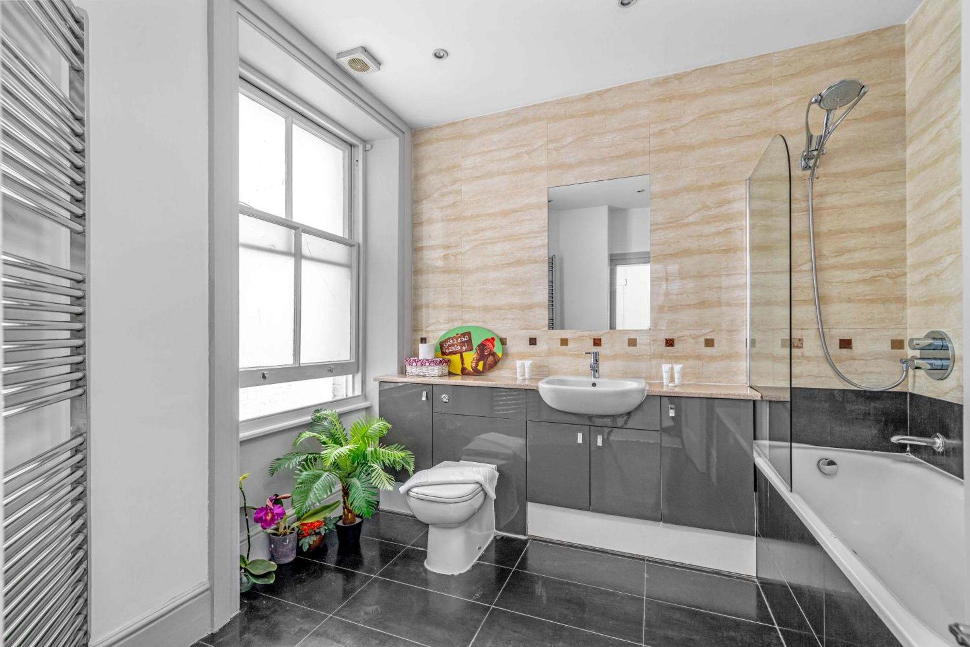 Brilliant 6 Bed Flat In * London