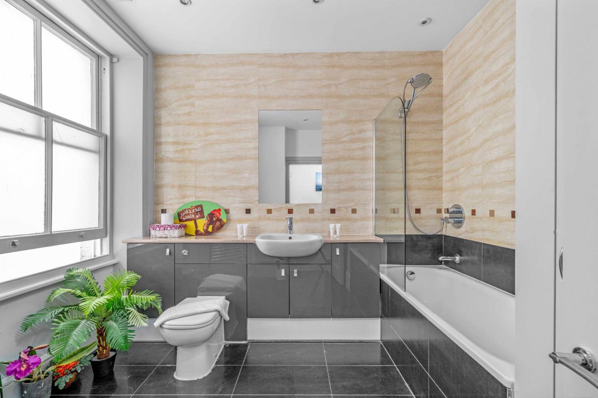 Brilliant 6 Bed Flat In