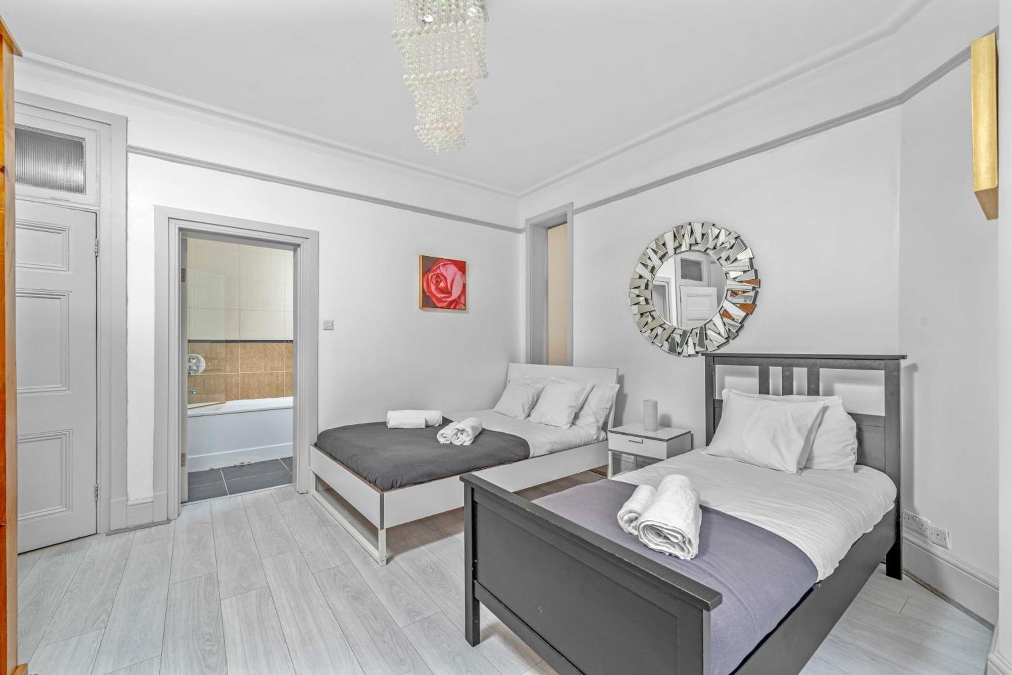 Brilliant 6 Bed Flat In *