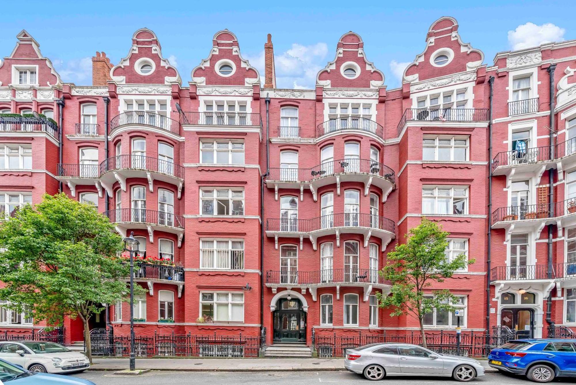 Brilliant 6 Bed Flat In *