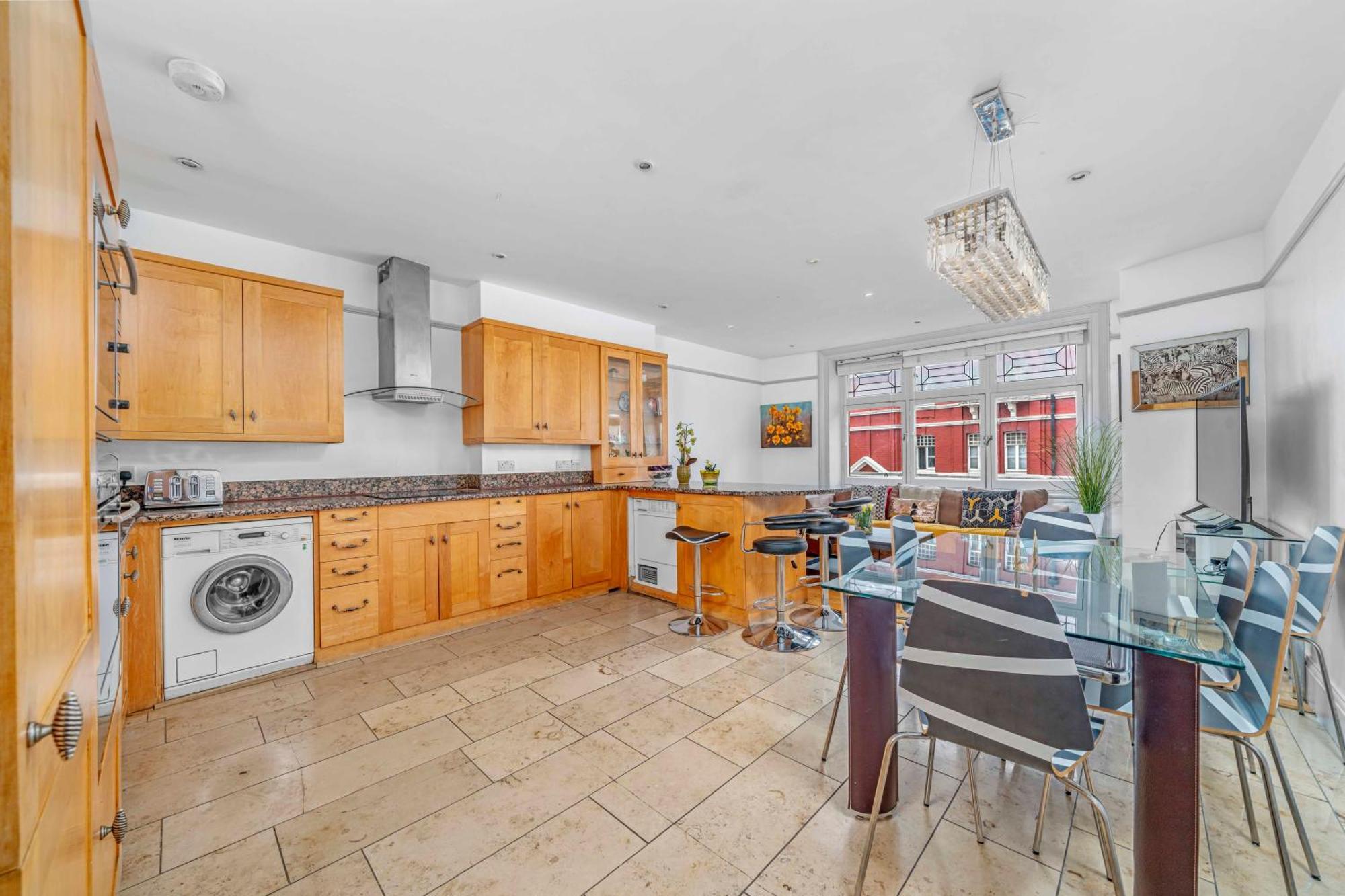 Brilliant 6 Bed Flat In